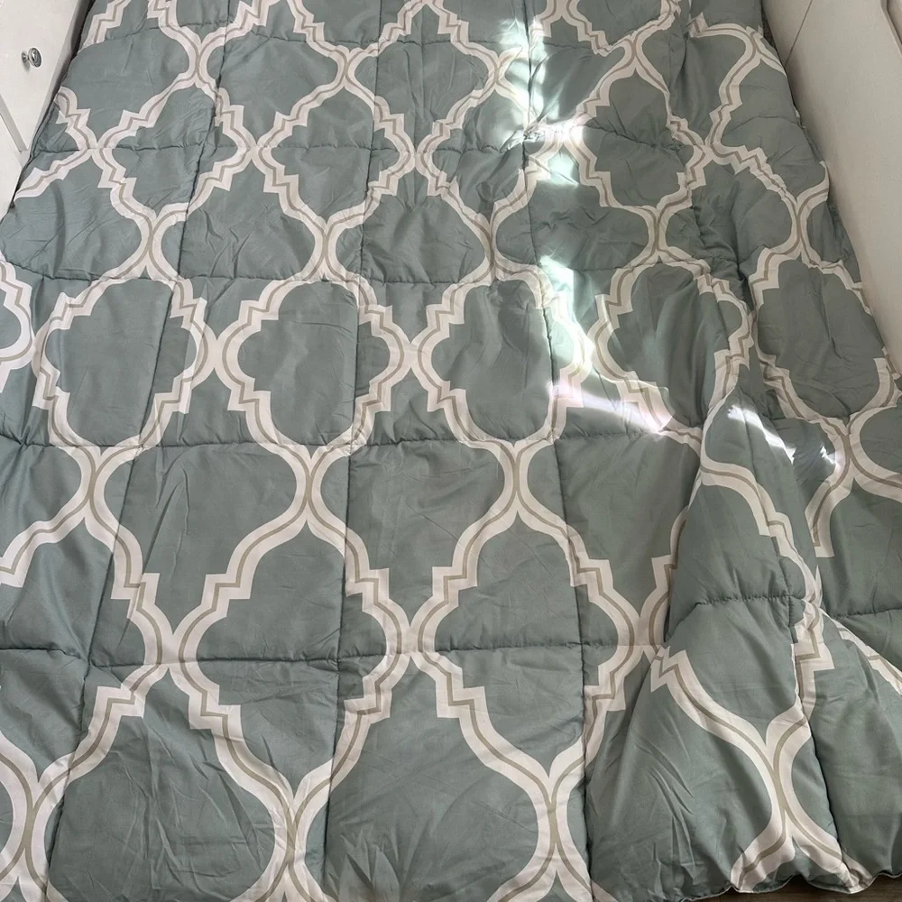 2 Light blue Geometric Comforter - Brand Unspecified - Picture 3 of 8